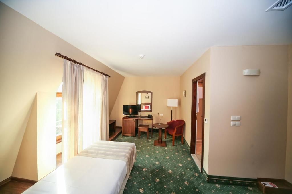 Отель Retro Hotel Хасково