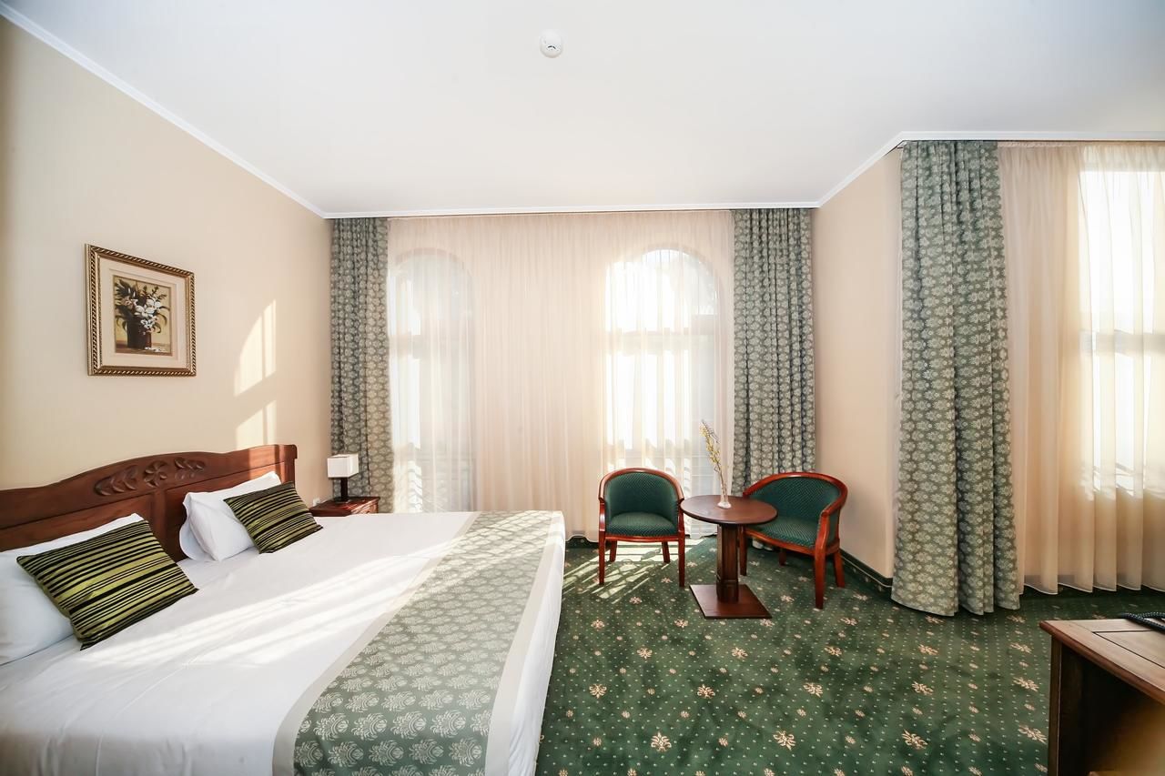 Отель Retro Hotel Хасково